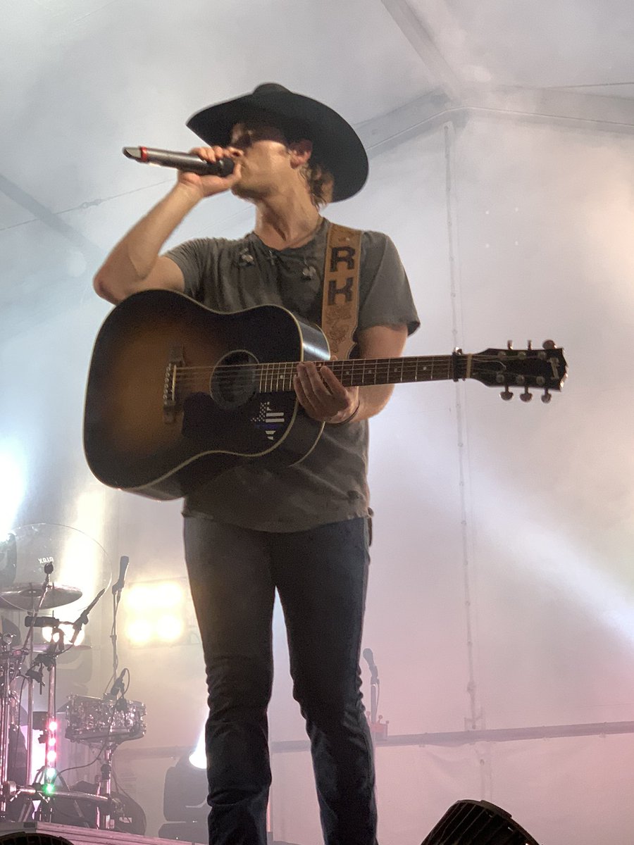 sweetxgirl's tweet photo. Battled this corona crap twice to see @RandallKingBand and it was worth it! β₯οΈβ₯οΈβ₯οΈ #rgvls https://t.co/5BrILcAXt6