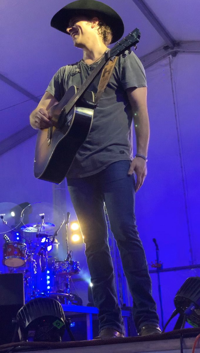sweetxgirl's tweet photo. Battled this corona crap twice to see @RandallKingBand and it was worth it! β₯οΈβ₯οΈβ₯οΈ #rgvls https://t.co/5BrILcAXt6