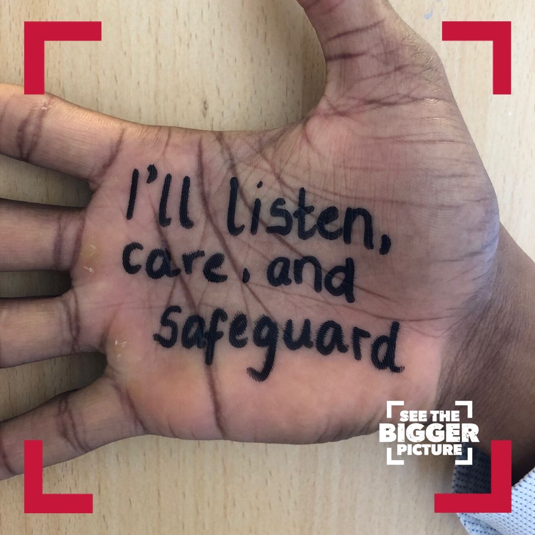 SurreyPolice's tweet photo. Safeguarding children from exploitation is everyone’s responsibility, so what’s your pledge?

#HelpingHands #SeeTheBiggerPicture https://t.co/UAfo5moY6M