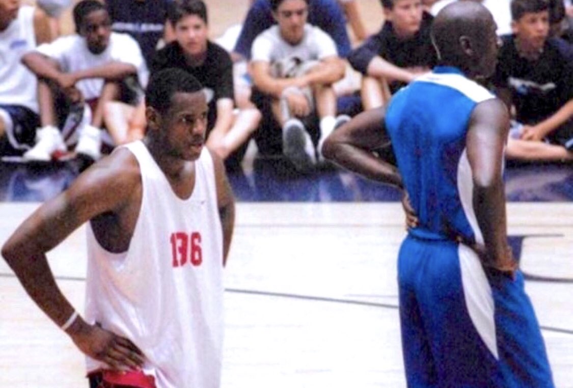 ThrowbackHoops's tweet photo. Someone find the footage of this scrimmage with LeBron and MJ. https://t.co/oapWDVWw0q