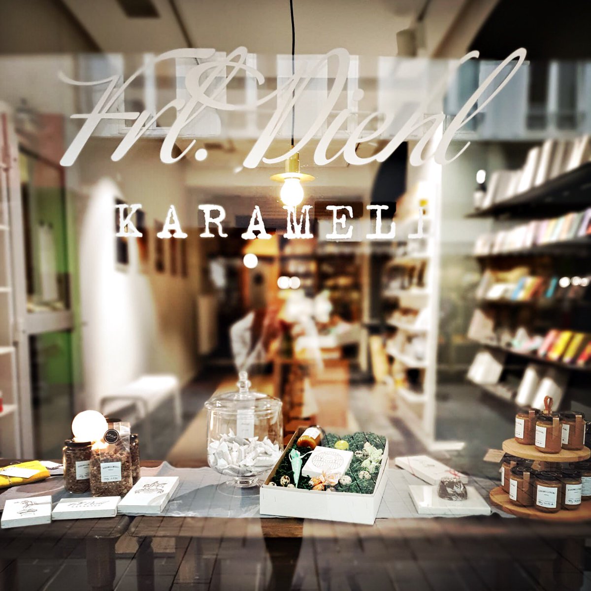 Unser Ladengeschäft bleibt ab heute geschlossen. Vom sicheren #Sofa aus könnt ihr natürlich weiter online bestellen und das ganze aktuell #versandkostenfrei. Dazu einfach den Code: OSTERPOST nutzen. Bleibt gesund und passt gut auf euch auf.