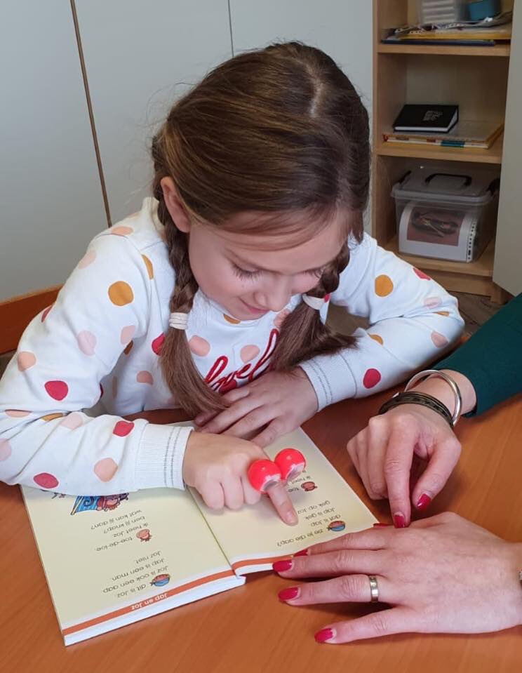 Het is fijn om thuis oefenen met lezen afwisselend en leuk te houden. Op mijn website vind je daarom verschillende werkvormen om samen met je kind op een gevarieerde manier te oefenen met hardop lezen.
#didactischpartnerschap #leesonderwijs #thuisonderwijs leesadvies.nl/informatie/wer…