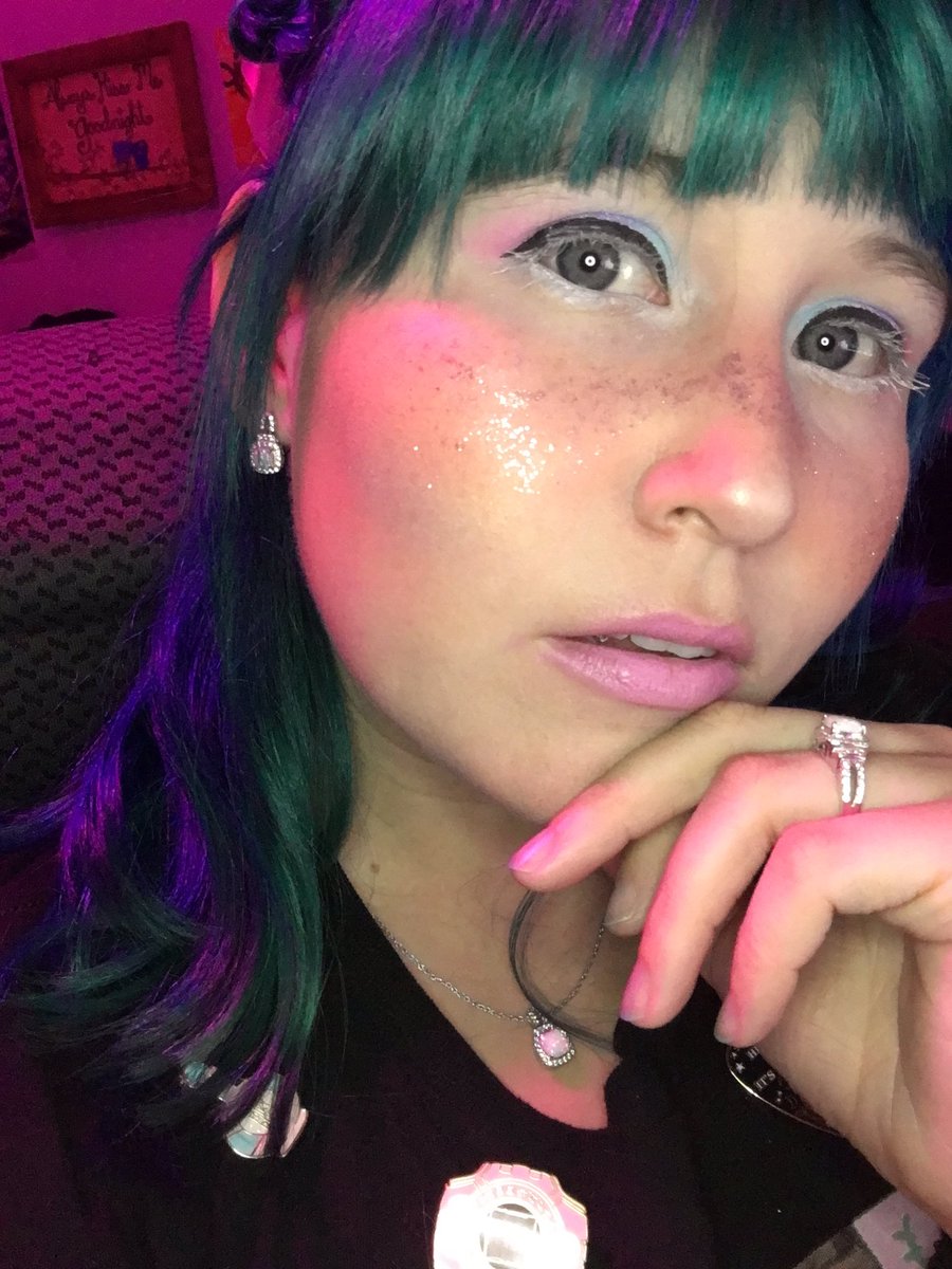 gamingbunbun's tweet photo. My make up today from my stream!!! https://t.co/ispxCIeyyB