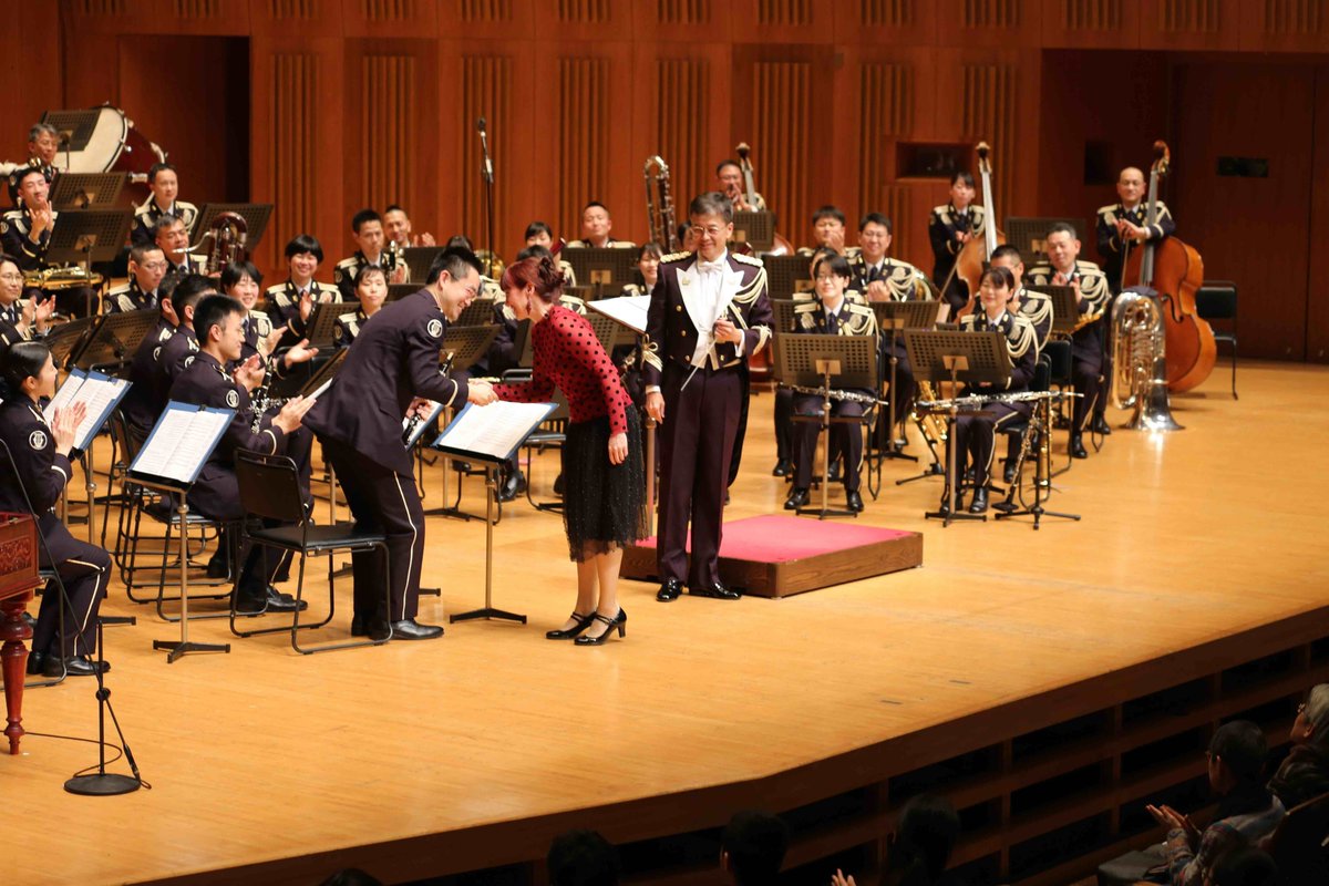 KatiaComposer's tweet photo. Overwhelmed😘Such care &amp; respect for my 🎶
Conductor Colonel Higuchi &amp; Japan Ground Self Defense Force Central Band, 50+ extra players in audience, 2 wind machines, Uluru stage lighting! I'll cherish this forever!
🇯🇵🇦🇺❣️📸 #TokyoMetropolitanTheatre Concert Hall #FirstLightatUluru https://t.co/aRF34w0U25