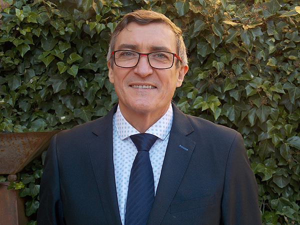 farmacosalud's tweet photo. M González (#FEFCAM) pide a las autoridades que, una vez abastecidos todos los #hospitales y #centrosdesalud, las #farmacias puedan canalizar parte del suministro de toallitas y alcoholes anti #coronavirus con el fin de seguir dispensándolos a la población https://t.co/cEe9d3k6EU https://t.co/S6qcfQ0tOQ