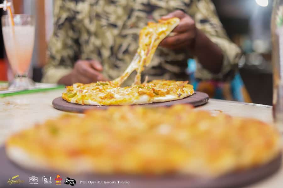 PolytPolo's tweet photo. Buy 1 Pizza🍕 &amp; Get 1 Free Every Tuesday At @SignaturePre_Ug • #Pizza_OpenMicKaroake

© #SanicMedia 📸 | #2ManyDjs🎚️ https://t.co/z6QguY6rWZ