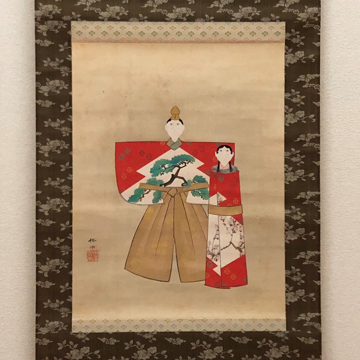 kamakura_museum's tweet photo. 【国宝館 twitter展覧会】
立雛図(明治~大正時代、岩田家蔵)
作者の松本楓湖(1840-1923)は明治から大正にかけて活躍した日本画家。菊池容斎に学んだ。楓湖の主催する安雅堂画塾からは、速水御舟や今村紫紅ら、多くの俊才が輩出した。#twittermuseum #鎌倉国宝館 #特別展ひな人形 #臨時休館中 https://t.co/Bjb25zNJov