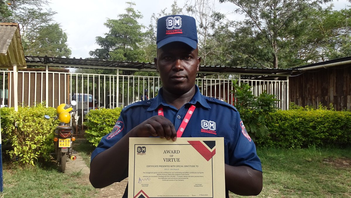 ngwata_'s tweet photo. Mr. John Mugendi of BM Security recovered and kept safely a handbag containing Kshs.103,260 in cash, 3 cheques, an iPhone and other personal items misplaced by a client.
Such levels of integrity and honesty is quite scarce in Kenya. https://t.co/THX27TLwaI