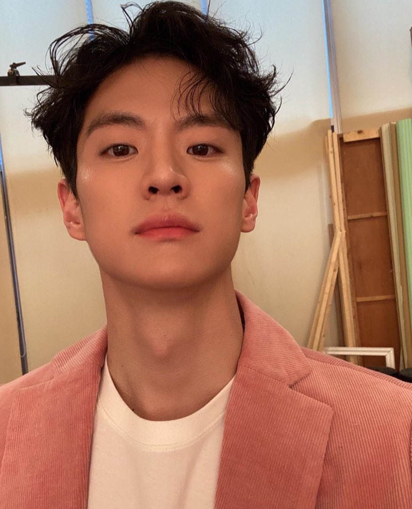 moonsuinnpics's tweet photo. he looks so good 😍💕 https://t.co/c4nFL913w7