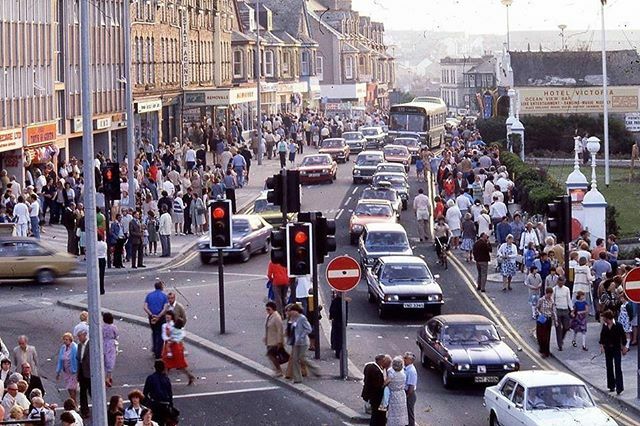 Can you guess the date of this vintage Newquay photo? 🤔 📸 credit Margaret Craig ift.tt/3b2su51