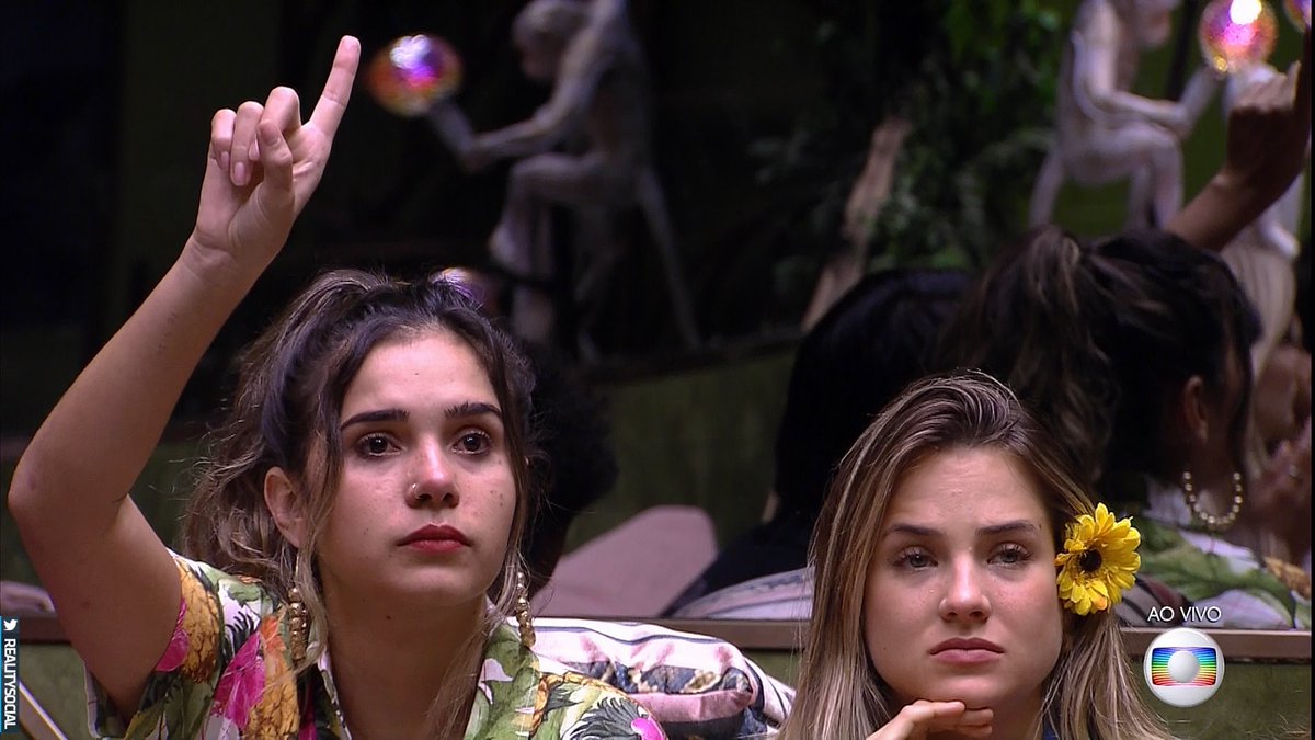 guuysimoes's tweet photo. tiago: “qual a única pessoa, além da thelma, merece ser campeã?” https://t.co/TtmkfBqqOe