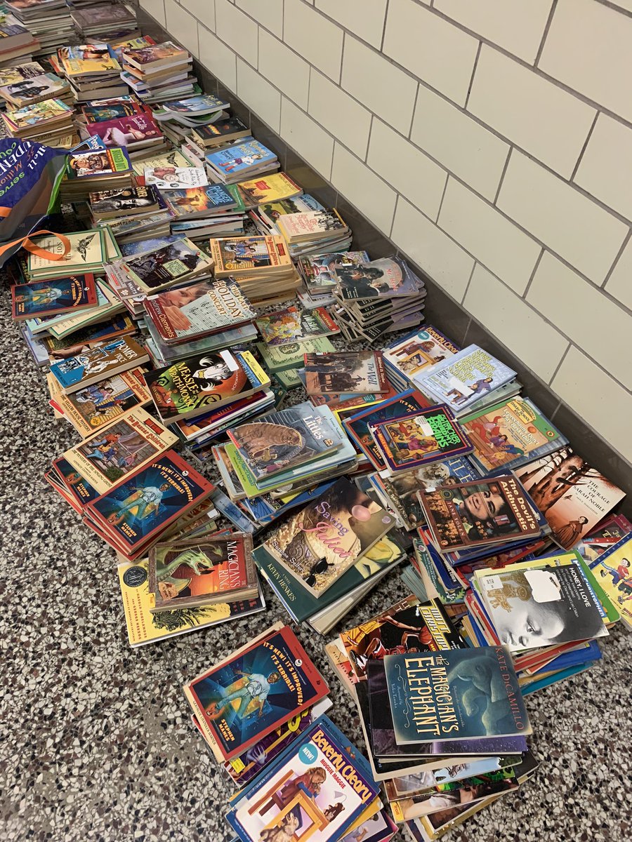 BereaCSD's tweet photo. A half hour in to our food and book donation drive! WOW, we are so grateful for our community!!! #BeATitanTOGETHER https://t.co/3t0tKvLIIb