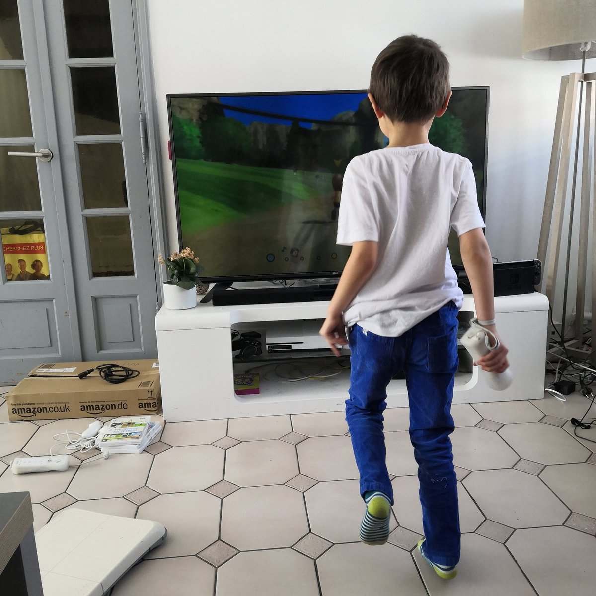 6sko59's tweet photo. Confinement oblige, on dépoussière la Wii Fit 😁 https://t.co/0VxRNrlnvS
