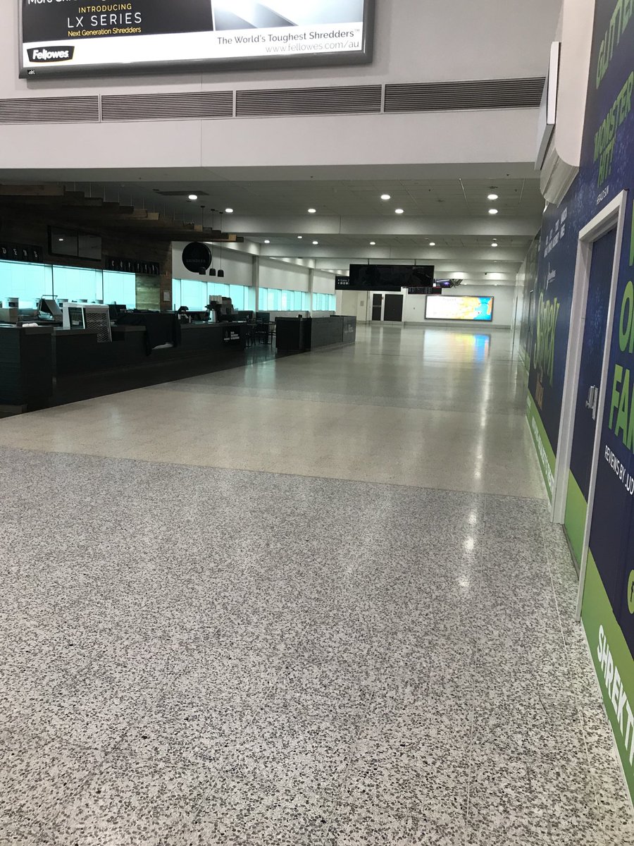 Cardew_T's tweet image. Qantas terminal Melbourne 7.22pm