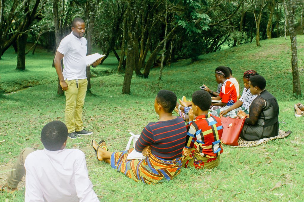 MkwalaMike's tweet photo. At Mzuzu Botanic Gardens sharing the Gospel with Exodus Campaign Crew under the Jesus Salvation - Evangelistic Mission. 
#JesusIsLord
#PreparingForTheMegaHarvest
#ExodusCampaign https://t.co/ixGXUWiqxO