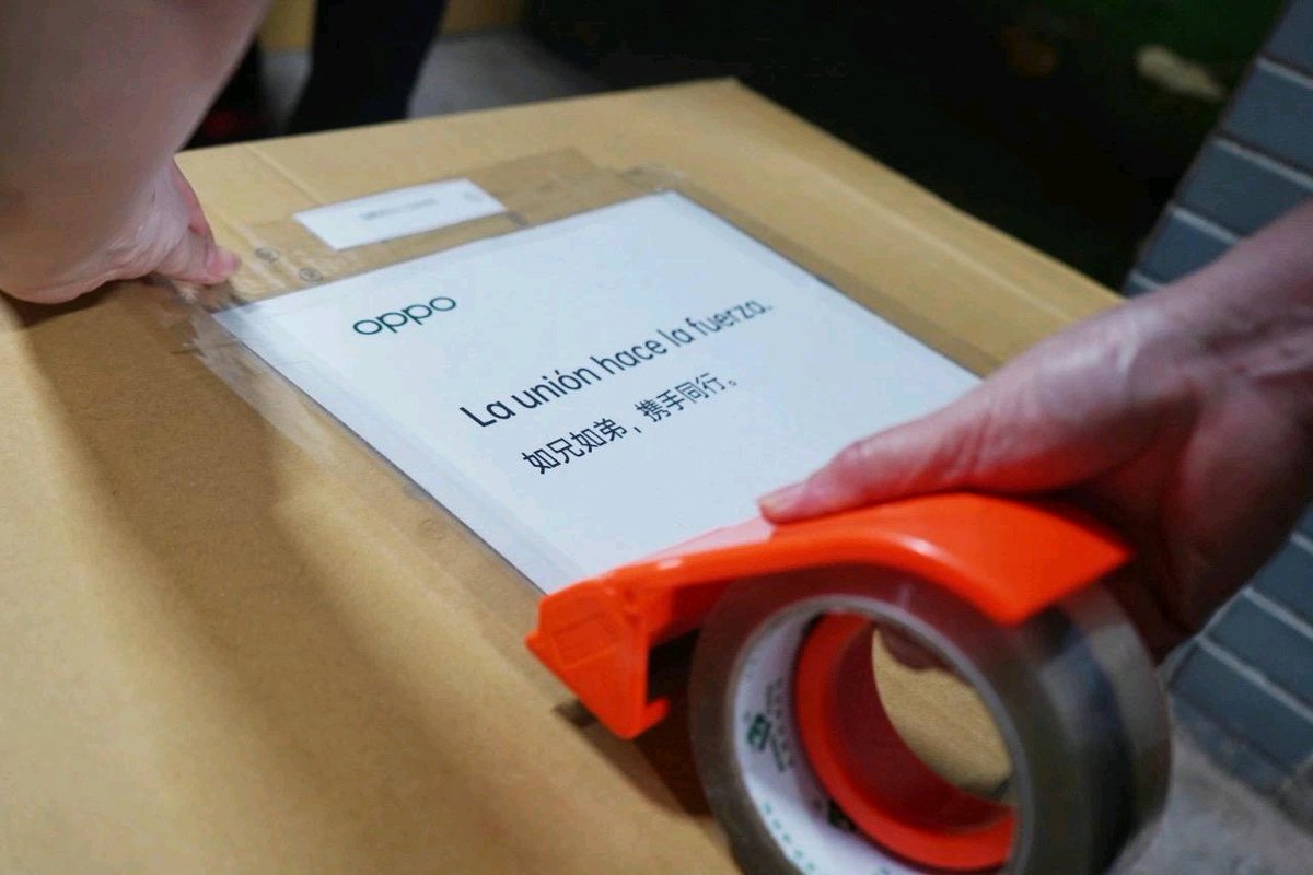 OPPOEspana's tweet image. #OPPONews 
300.000 mascarillas ya vienen de camino a España, Italia, Francia y Japón.
Con está donación queremos apoyar al servicio sanitario que tanto está haciendo por nosotros.
Juntos pararemos el virus.
#YoMeQuedoEnCasa