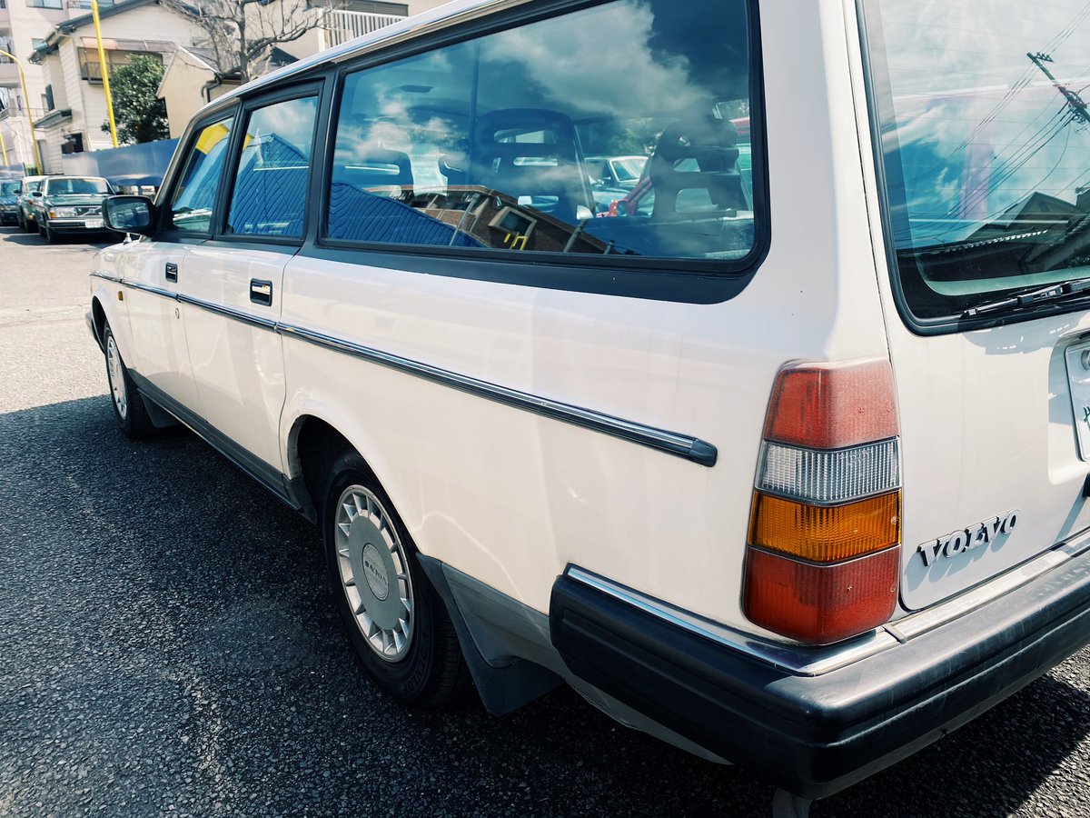 volvo_doctorv's tweet photo. ボルボ240 ワゴン GL
1992y ホワイト
ブラック本革🏴
#ドクターV #DoctorV #ボルボ専門店 #中古車販売 #神奈川 #相模原 #輸入車 #旧車 #ボルボ #volvo #240GL
#volvo240 #volvo240GL #ボルボ240 #ボルボ240GL #Volvonation #VolvoMoment
#volvocars #volvolove #volvoforlife https://t.co/SVV5xbYPqX