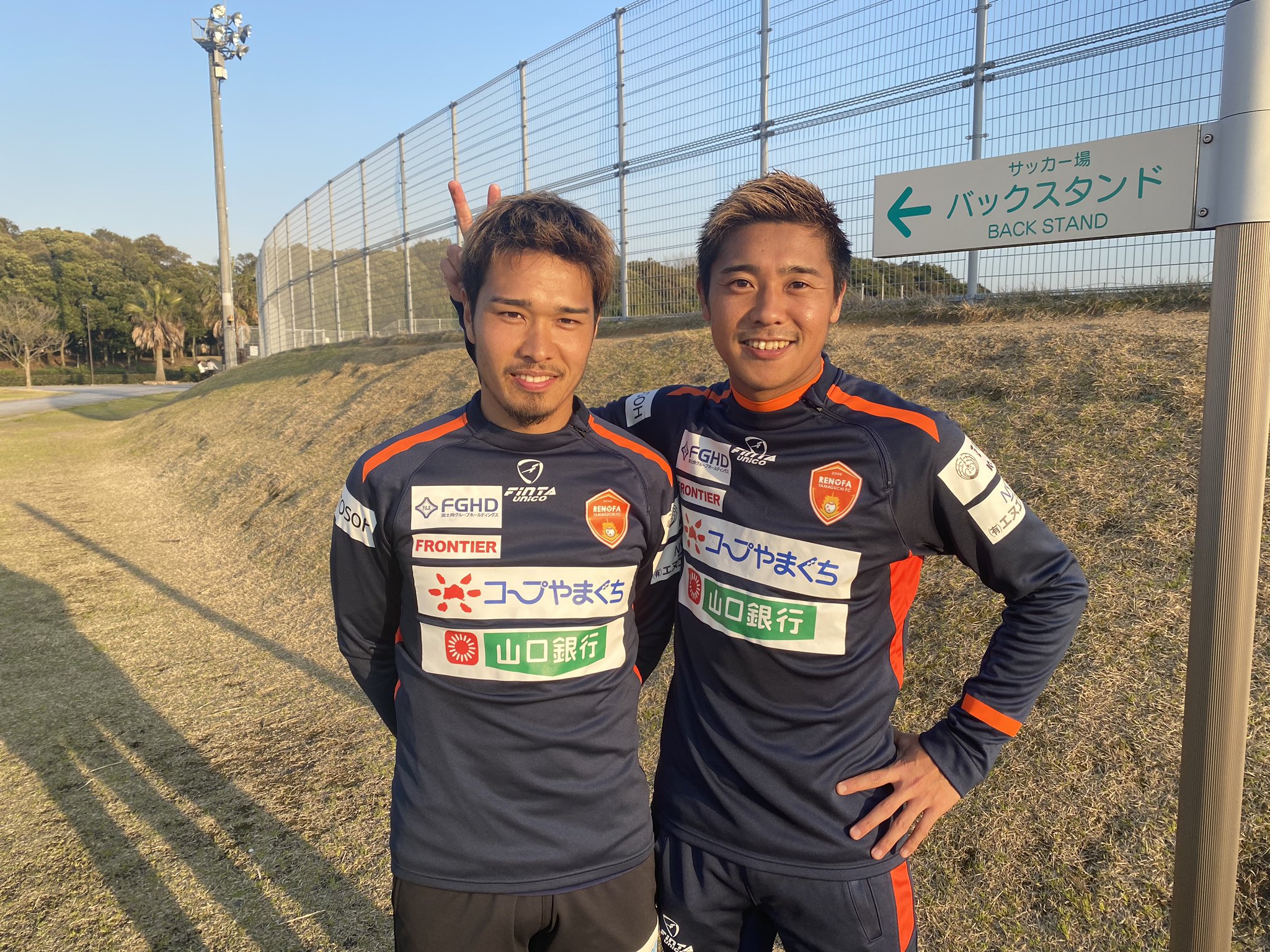 レノファ山口ｆｃ 練習終わりました このあと18 00頃からtwitterライブ配信スタートします お楽しみに Renofa レノファ レノファ山口特別ライブ配信 T Co 0dtnm346f1 Twitter