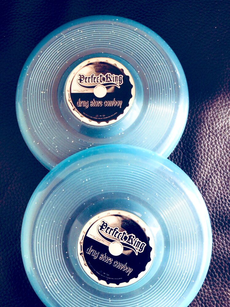 7_WeekendSstar's tweet photo. ゴソゴソと。大切な物です。
#drugstorecowboy
#dsc
#MDBOOK
#グッズ https://t.co/JIq5cXluER