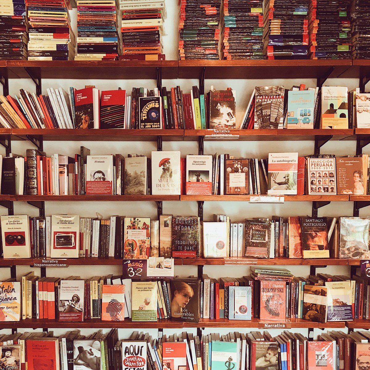 In ons magazine Sigt besteden we in de rubriek 'Lezen' aandacht aan diverse managementboeken. Welk boek moet volgens jou elke ondernemer gelezen hebben? Laat het ons weten door hieronder te reageren of stuur een mail naar sigt@lansigt.nl. #managementboek #boekentip #magazineSigt