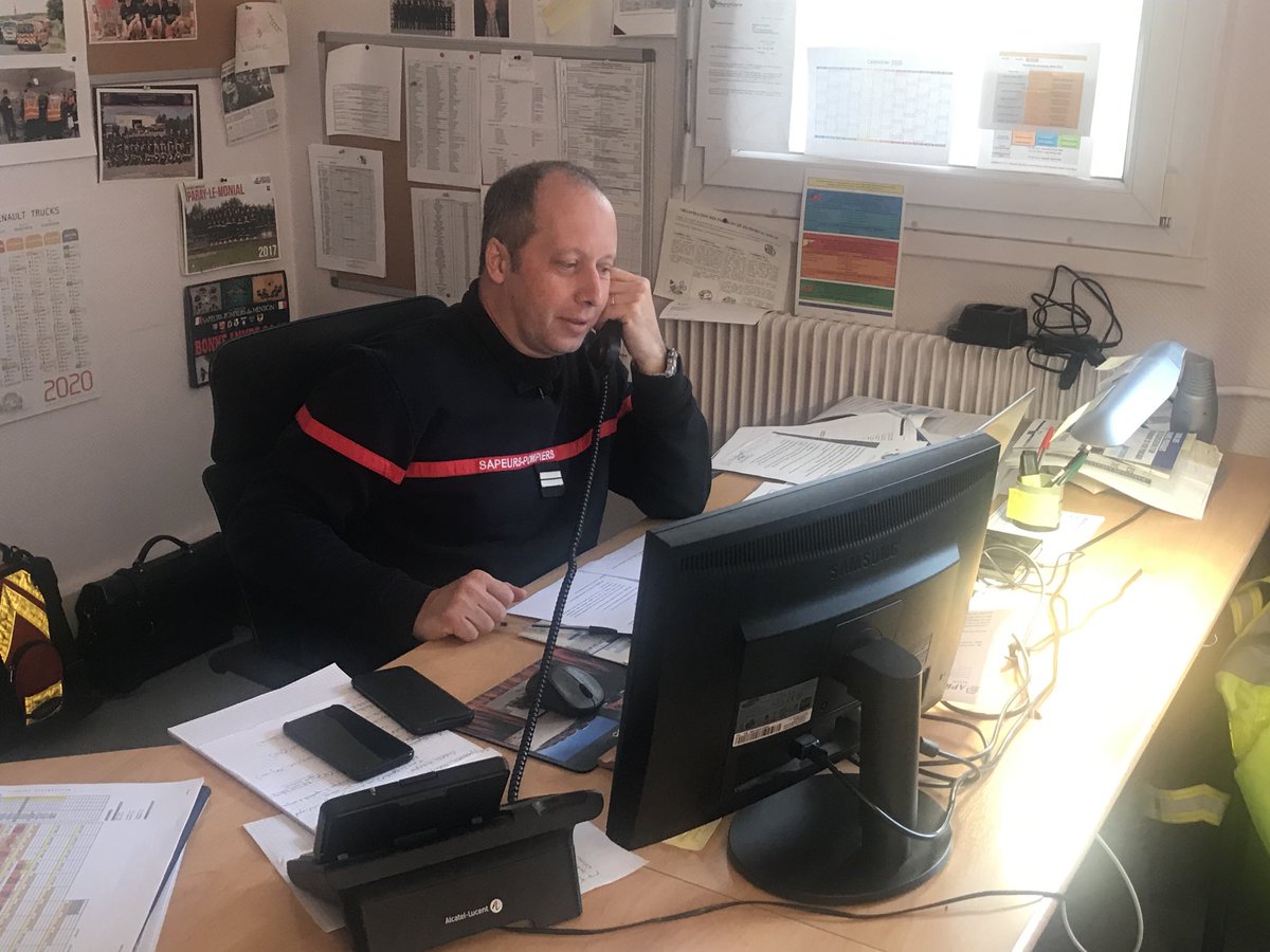 SDIS58's tweet photo. Cellule de veille RH activée avec près de 1400 appels périodiques à tous nos personnels. Souci de garde d’enfant ou pas ? Malade ou pas ? Contact malade ou pas ? Prendre des nouvelles, rassurer .... Contact primordial pour maintien de la réponse opérationnelle du sdis 🚒⁦ https://t.co/HMtHLifOQS