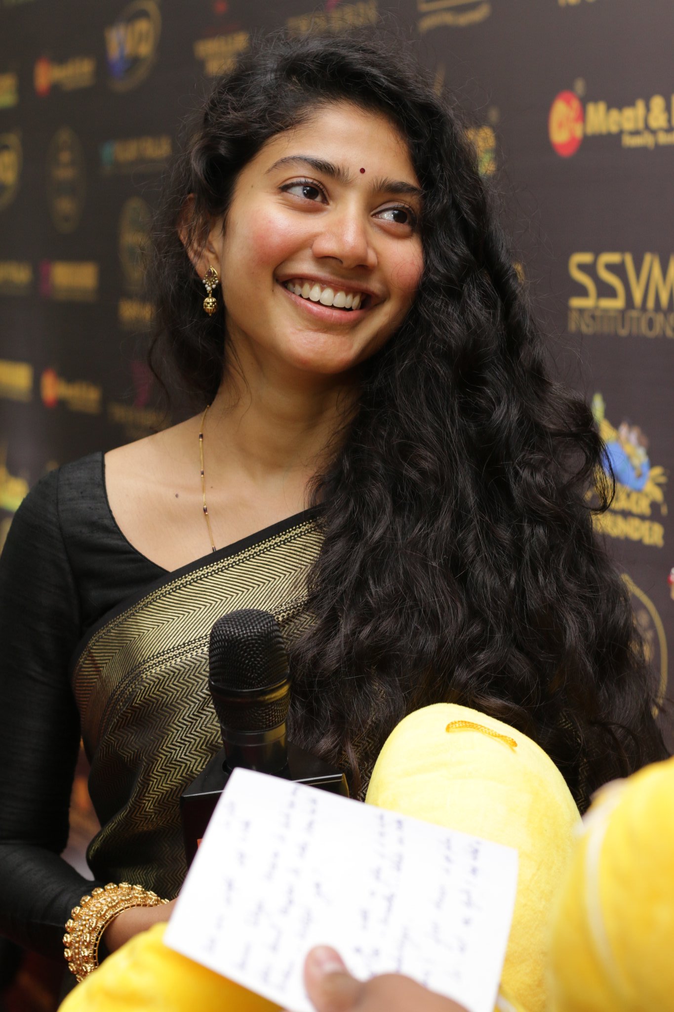 Pallavi store gold chain