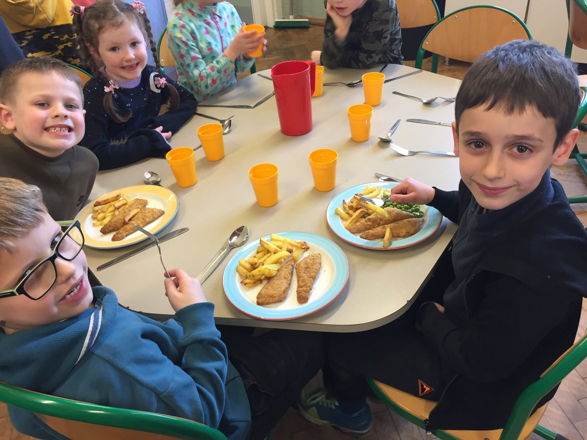 TarvinPrimary's tweet photo. Getting ready for a morning of den building after a delicious breakfast. Thank you @EdsentialUK #smiles #readyforadventures https://t.co/3mW33qnGMq