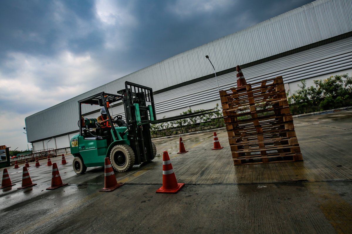 TitanVNS's tweet photo. Forklift Operator Training Course Final Practical Examination - 15 March 2020 https://t.co/6UUiJ58lbr