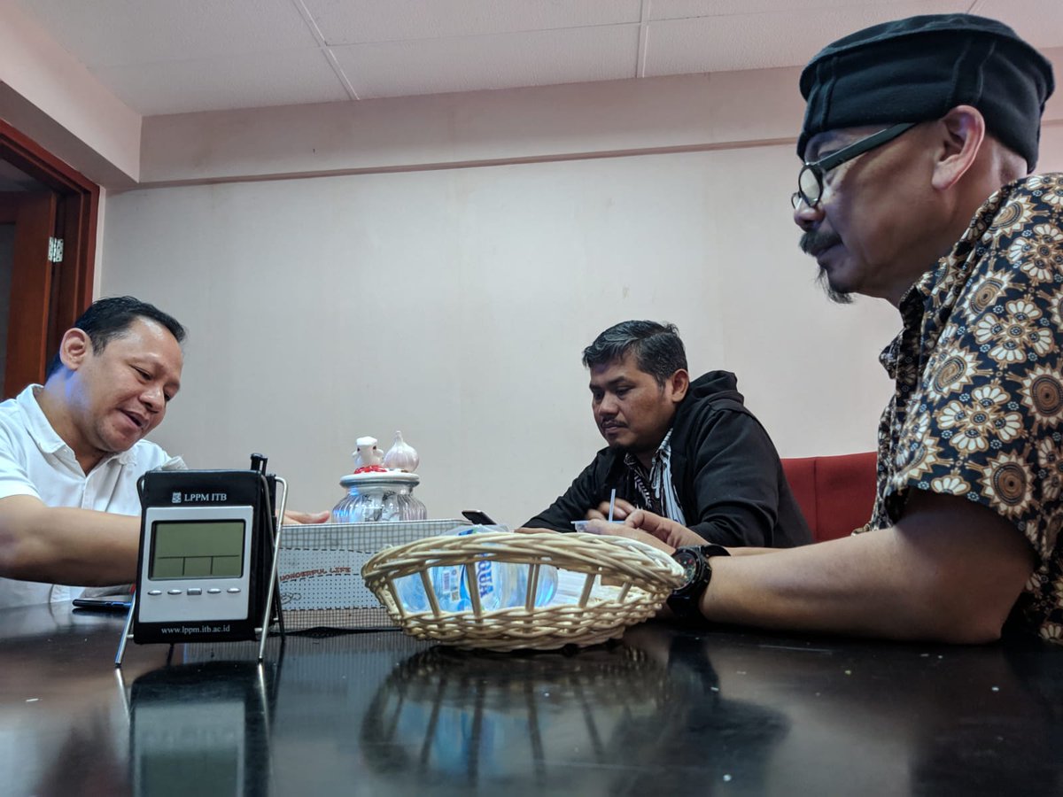 pptikitb's tweet photo. Meeting rencana e-government dengan pemerintah Tangerang Selatan. Info lengkap https://t.co/OKkEPKTeNv https://t.co/TYmHBPj1Ol