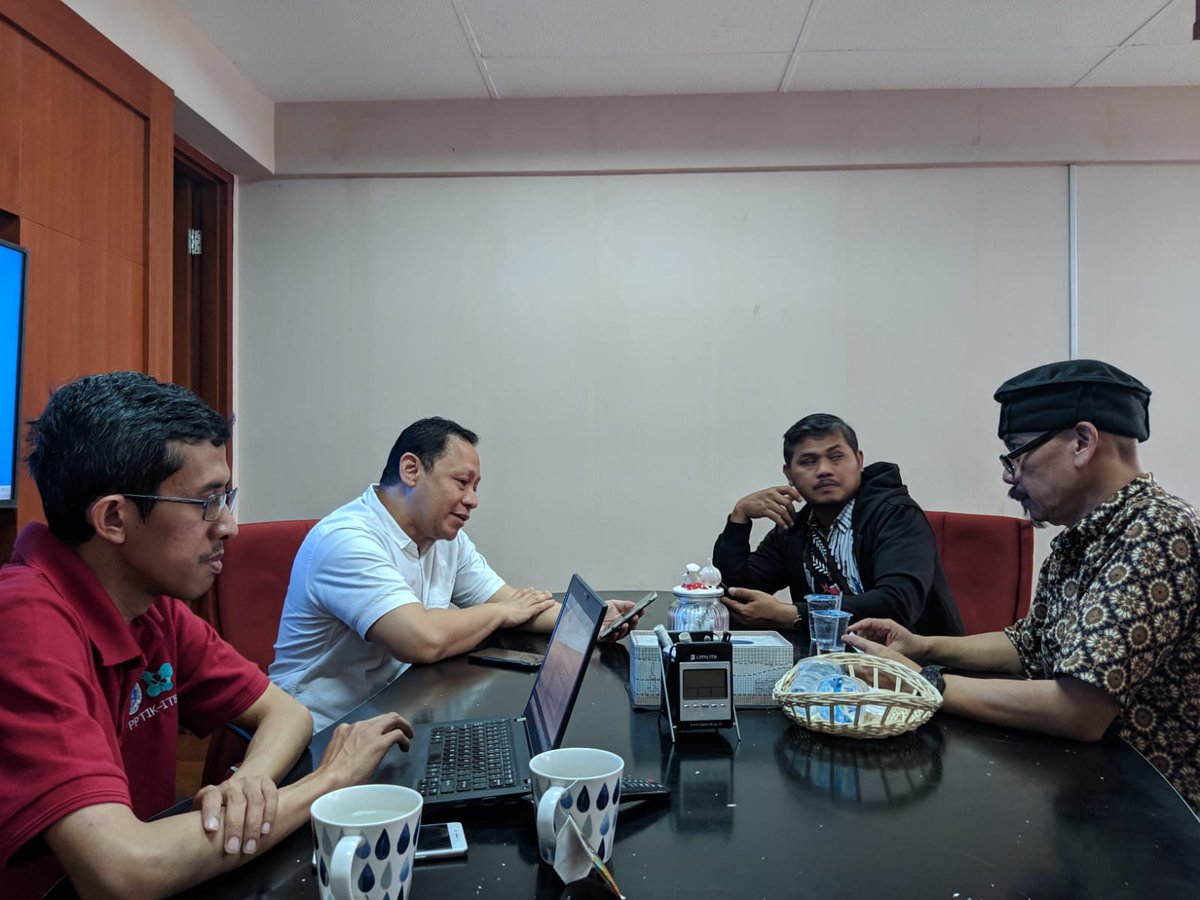 pptikitb's tweet photo. Meeting rencana e-government dengan pemerintah Tangerang Selatan. Info lengkap https://t.co/OKkEPKTeNv https://t.co/TYmHBPj1Ol