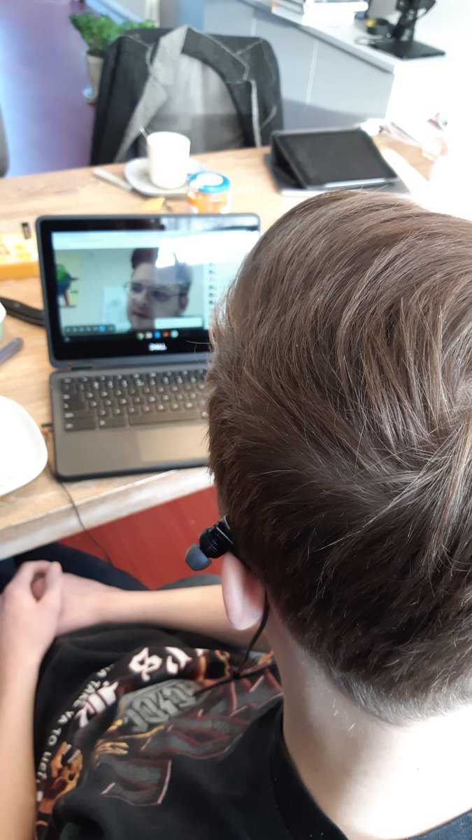 Een vreemd gevoel. Onze scholen zonder leerlingen. Toch zijn we knetterhard aan het werk om onze leerlingen op afstand te onderwijzen. Met resultaat! Vandaag worden de eerste lessen op afstand al gegeven!
#trots #samenkomenweverder