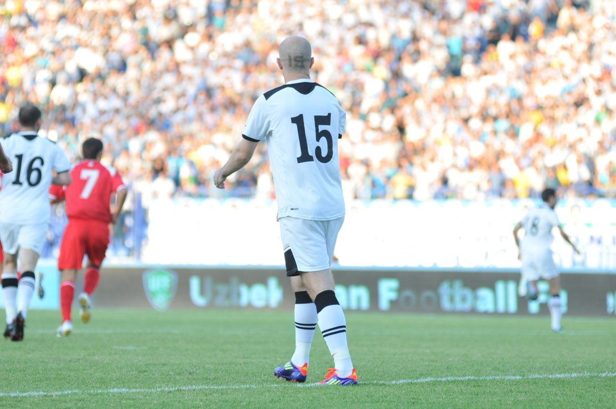 📋 🇺🇿 O'zbekiston milliy terma jamoasining 15-raqamdagi libosini ko'rganda sizning hayolingizga keladigan dastlabki futbolchi kim? 

#MilliyJamoa #TeamUzbekistan #Uzbekistan