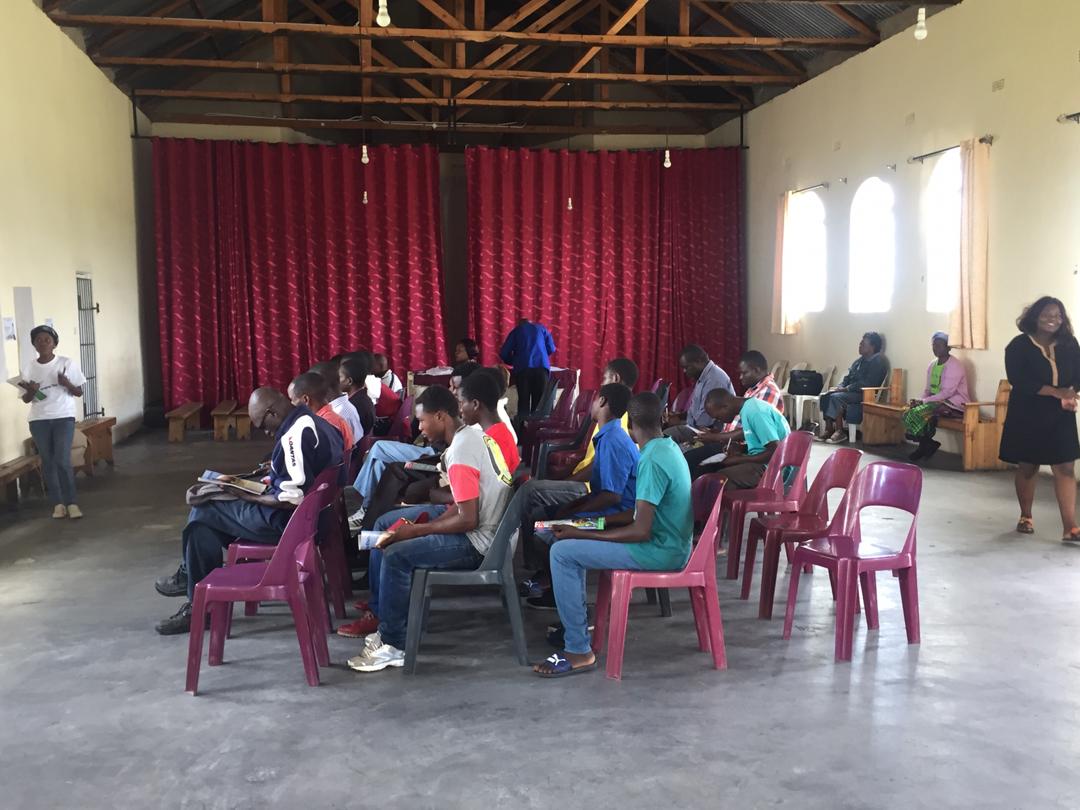 ShamwariyeMwana's tweet photo. #ChangingTheTide Men and boys in Chihota discussing about the negative cultural norms that impede on girls rights and what they can do as men and boys to promote girls and women's rights. Many thanks to @gchallenges for the support
#MaleEngagment
#HeForSheAmbassadors https://t.co/DJGzYDcUKF