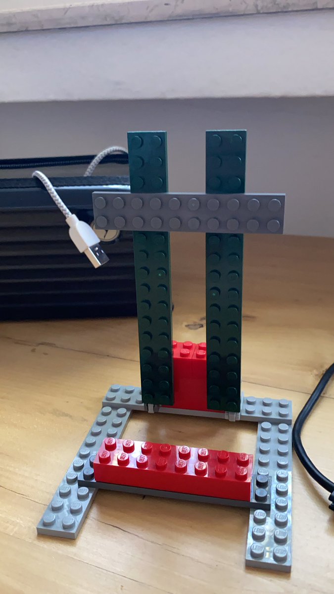 Stoosen's tweet photo. #homeofficehack - iPhone holder for video conferencing;) https://t.co/A7DvDKYRfd