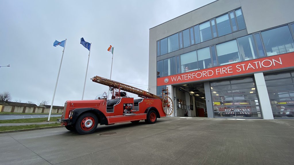WaterfordFire's tweet photo. Lá Féile Padraig. Happt St Patrick’s Day to all our followers. 🇮🇪☘️🇮🇪☘️ https://t.co/eB9alss1Eo