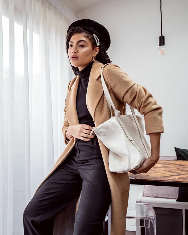 Working from home? Fun fact: You can actually wear sweatpants 😏...or I mean no pants at all if you’d rather. 🤷🏽‍♀️ .
.
Coat (gifted) - <a href="/insidejigsaw/">JIGSAW</a> 
Bag - <a href="/lkbennettlondon/">LK Bennett</a> 
Clip (gifted) - @andotherstories 
Beret - old ift.tt/39WSY8b