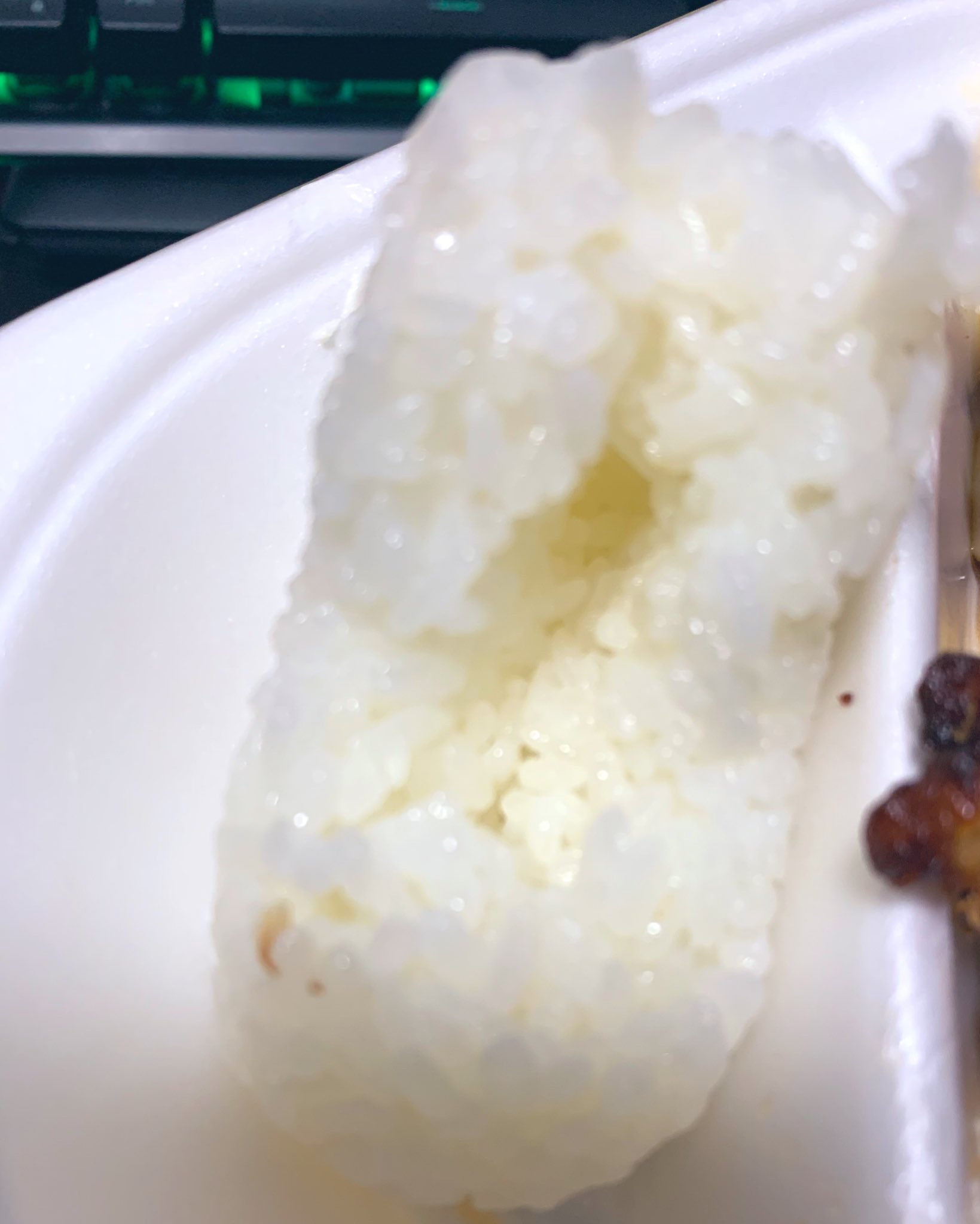 かぎねずみ おにぎりが美味しい大手コンビニの塩おにぎりの中身が空洞できてて100円で売るのも大変なんかな て思った かぎねずみ おにぎりが美味しい大手コンビニの塩おにぎりの中身が空洞できてて100円で売るのも大変なんかな て思った