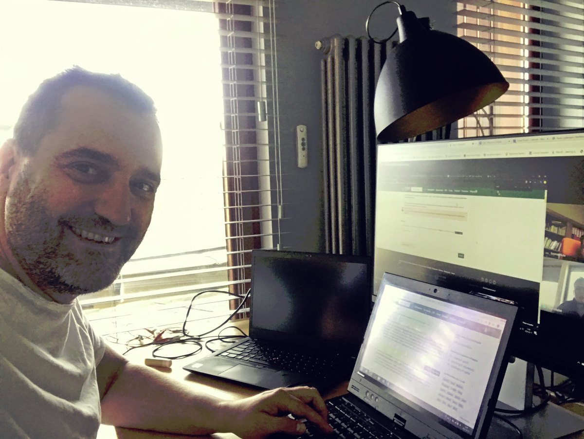 strefainw's tweet photo. Prof. Piotr Garstecki, prezes zarządu Scope Fluidics odpowiada na pytania inwestorów. Oczywiście #Homeoffice #zostanwdomu :)
Pytań jest mnóstwo, ale nie wahajcie się, jeśli macie ich więcej. Szczególnie te dotyczące #PCRONE i #COVID2019
Więcej ==> https://t.co/mqixXGDWlH https://t.co/49c5nJBA6c