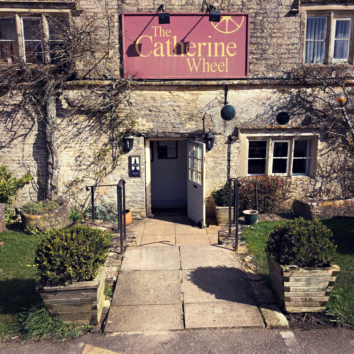 Wheel_Bibury's tweet photo. We can understand that the last update from Downing Street advice may make you feel unsure, but we want to reassure you all that we are doing everything we can to keep the doors open, business as usual and The Catherine Wheel COVID-19 free! 😷
The Catherine Wheel Team ❤️ https://t.co/GzzYQS4j9Z
