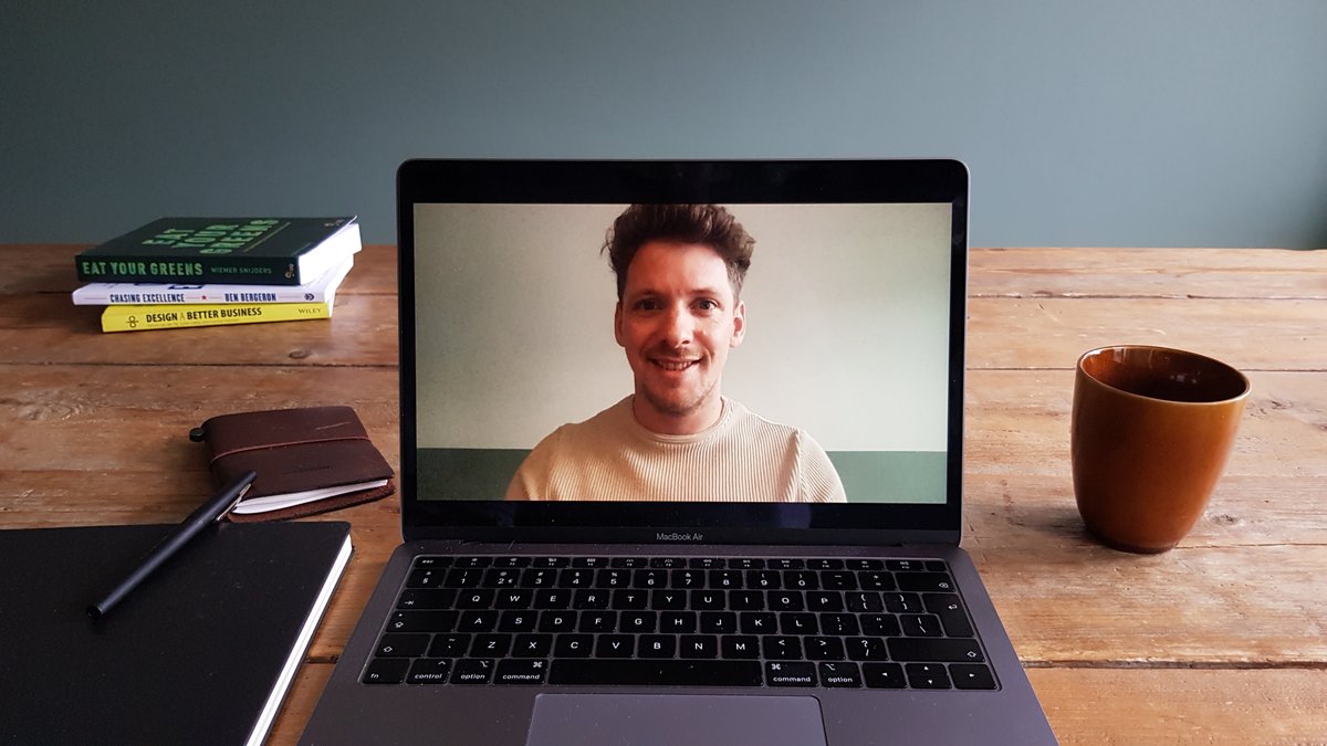 Ben je thuis aan het werk en heb je hulp nodig bij je marketing of communicatie-uitdagingen? Ik help je graag op afstand. En natuurlijk fysiek wanneer dat weer verantwoord is. DM bij interesse! #thuiswerken #marketing #communicatie #freelance