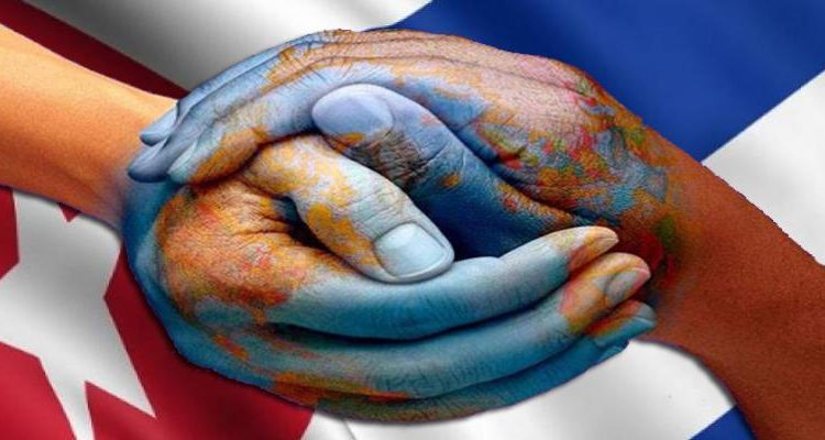CubanoAPie2's tweet photo. #COVID2019 #Cuba ¡¿Saben por qué?! ¡Porque ellos nos enseñaron! El legado humanista de #JoséMarti y #FidelPorSiempre abre al mundo nuestros corazones y nuestras manos. Estén donde estén, estarán orgullosos de su pueblo. #SomosContinuidad y el mundo nos abraza como hermanos. https://t.co/HuDYjUfVG3