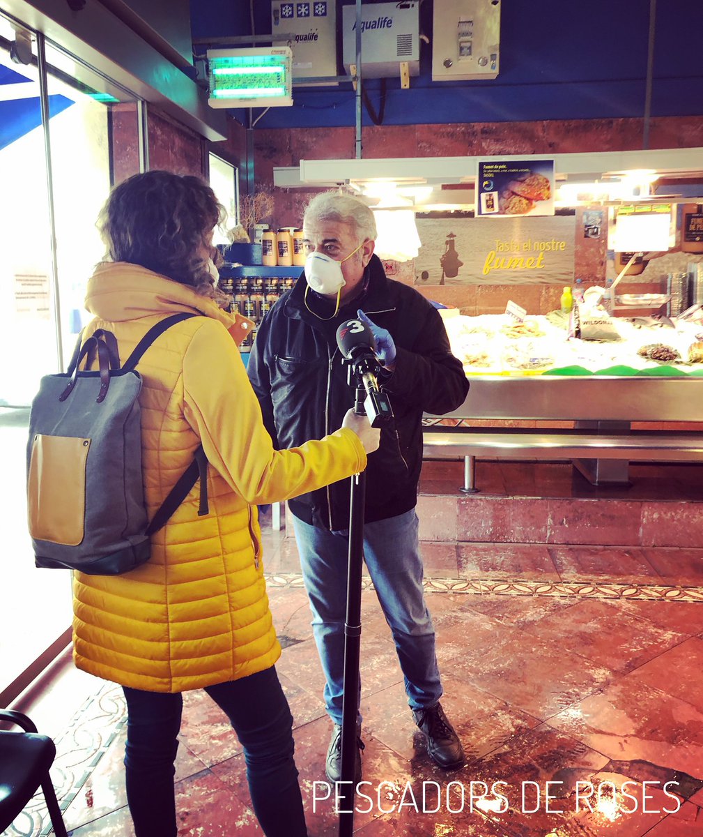 Explicant a <a href="/tv3cat/">TV3 és ara @Som3Cat</a> el projecte d’entregues a domicili de peix pels nostres clients🐟

Explicando a <a href="/tv3cat/">TV3 és ara @Som3Cat</a> el proyecto de reparto a domicilio de pescado para nuestros clientes🐟

#pesca #pescadorsderoses #peixfresc #peixkm0 #peixkm0cat #aRoses #portderoses #costabrava #emporda