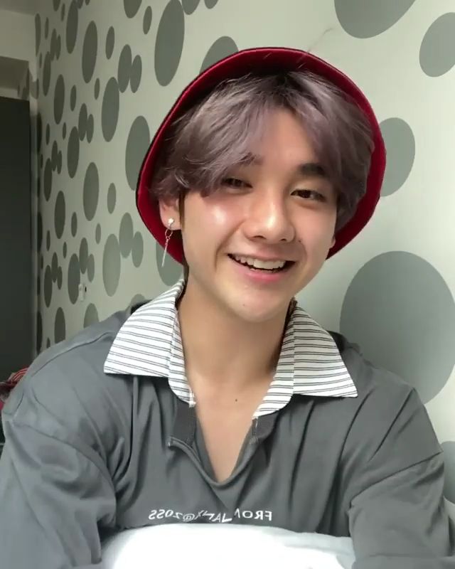 RcjNine's tweet photo. I know this was a serious video but can we also just appreciate how good Nine looks here? His hair and the hat and his smile, they are too cute #นายท่านกรชิต​ #Nineshappiness #naninenai #achidb https://t.co/FWcuabj3pu