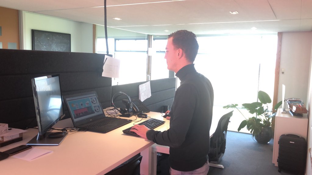 Wat zijn we dankbaar voor de geweldige infrastructuur van Nederland en daarmee de mogelijkheid om volwaardig thuis te werken. 🎧 
TelecomHunter staat onverminderd voor uw klaar! #Thuiswerken #Telecom #Hardware #Headsets #Video #MicrosoftTeams #poly
#gescheidenwerken #COVID19