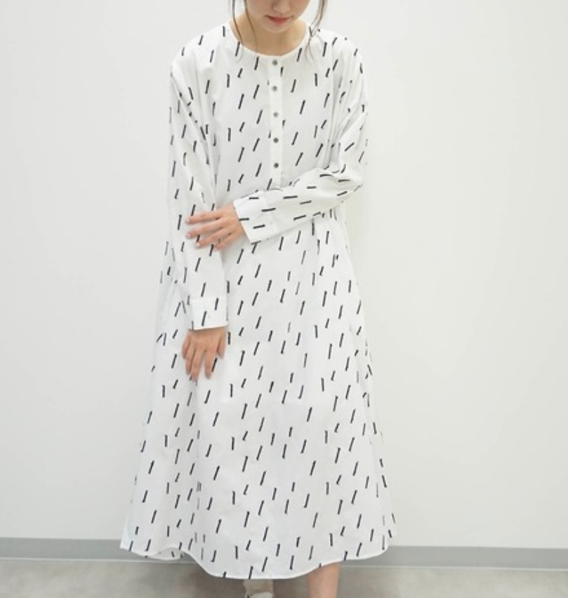 Fashion Express 上白石萌音 さん衣装 本日最終回の 恋つづ 番宣の電波ジャックで 上白石萌音 さんが着用していた衣装が見つかりました 雨が降っているみたいな柄のワンピは その名も 天気雨ワンピース 商品名まで可愛い 詳細は