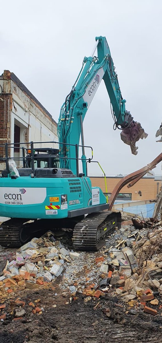 EconGroupUK's tweet photo. The Kobelco SK210 has landed on it's first project this week.

Econ's fleet is continuously growing as part of our investment programme.

https://t.co/RpvSarbcgJ

#EconGroup #investment #demolition #London #Kent #southeast https://t.co/hit63ak78P