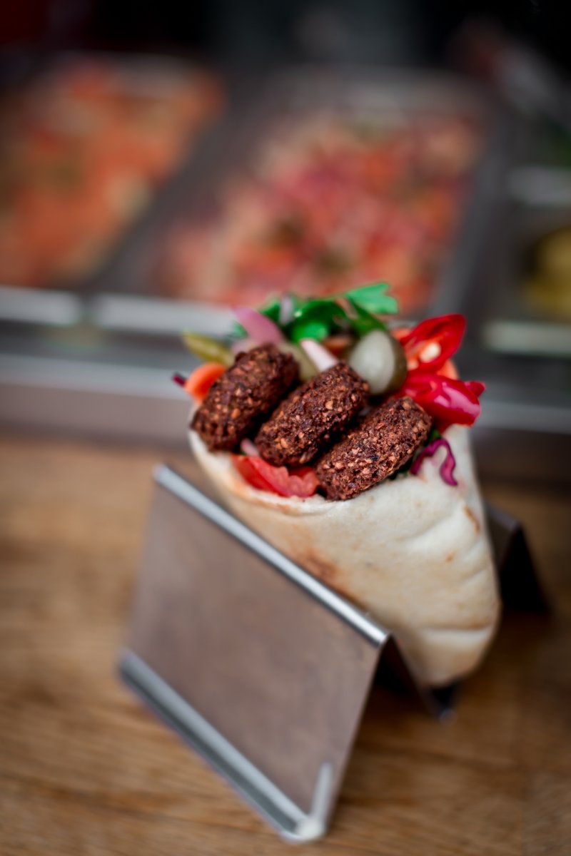 zalagrill's tweet photo. Our falafel are handmade with fresh herbs for an authentic Levantine experience. Have you tried them in a grilled pita with salad and hummus? 🥙

#ZalaGrill https://t.co/fZdhZEmkXd