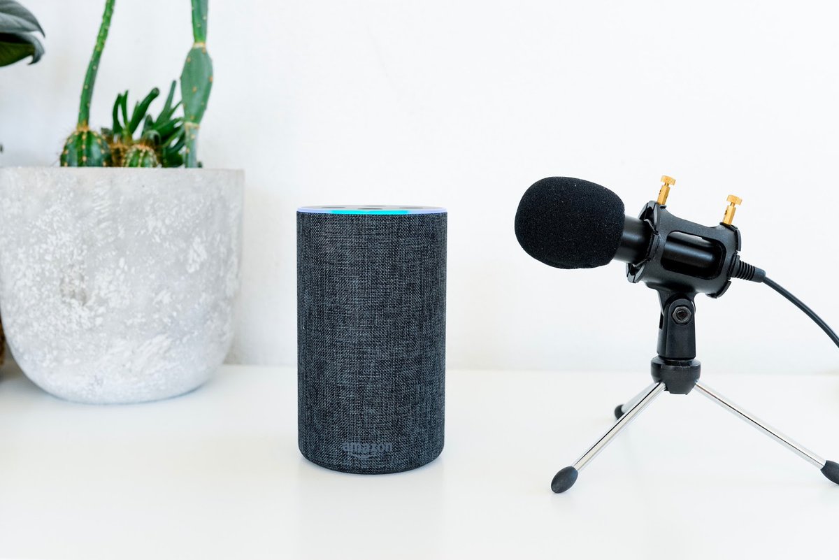 Tech_banana_com's tweet photo. With the success of connected object, a team of researchers in Chicago designed an ultrasonic bracelet that can protect you from hidden microphone. 

https://t.co/UUFh7XOibD

#technology #gadgets #privacy #ultrasonic #Bracelets #connected https://t.co/eGqh6Zz5hM