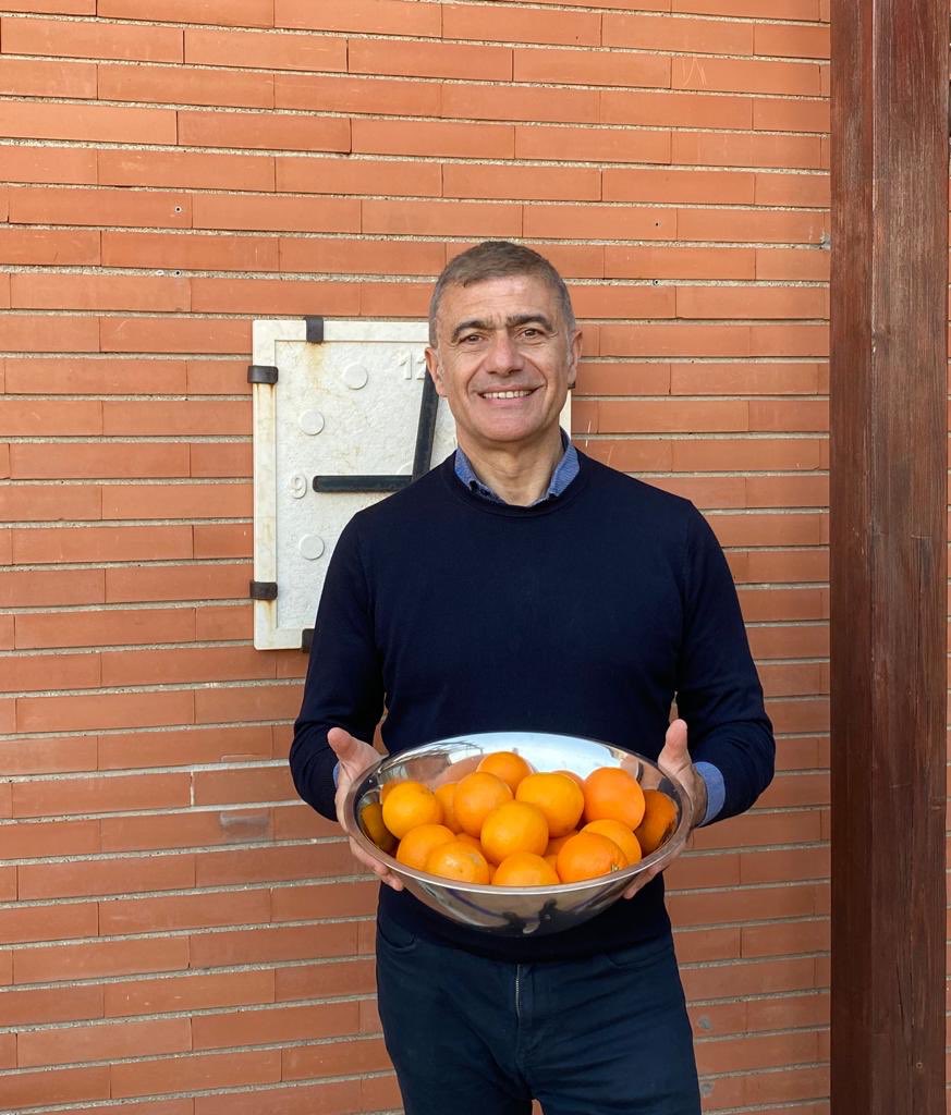 Ogni giorno possiamo aiutare la nostra Italia comprando e mangiando italiano. Ecco le arance siciliane uno dei simboli del nostro Paese e una fonte naturale di vitamina C. #iorestoacasa #mangioitaliano #MadeInItaly #COVID2019 #Italia #StayAtHome #ORGOGLIOTRICOLORE