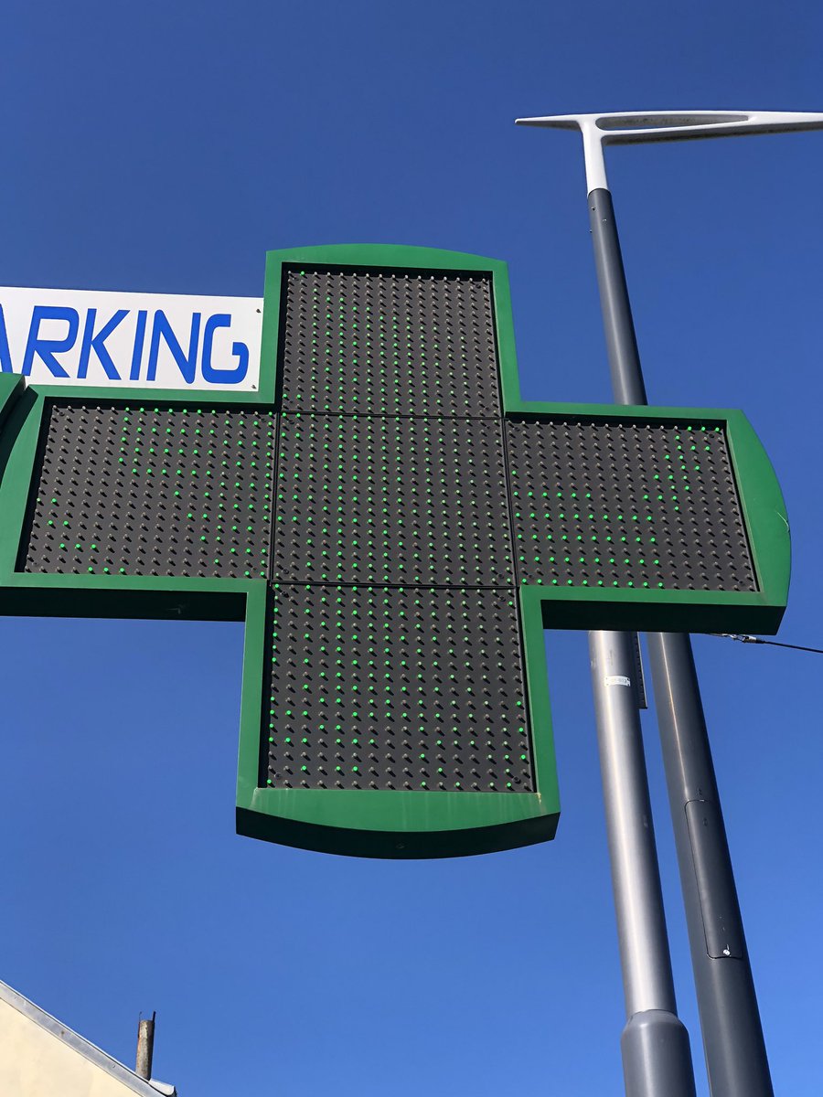 Chers amis, les consignes sont claires #RESTEZCHEZVOUS mais les pharmacies restent ouvertes , et resteront ouvertes pr vous servir alors ne vous précipitez pas dans les officines !!C’est important pour TOUS!! Et merci aux grossistes répartiteurs de leur mobilisation pr ns livrer